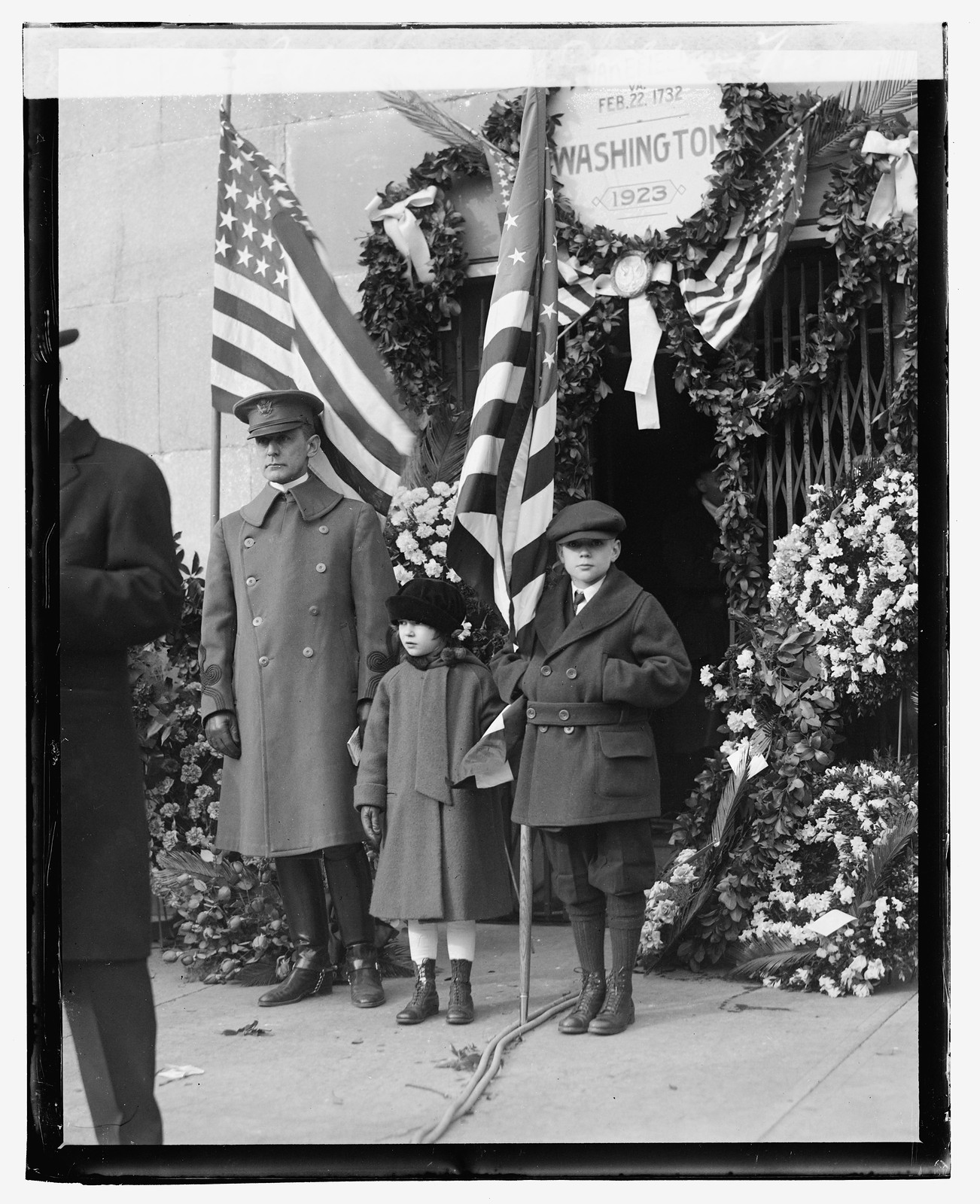 Col. Sherrell & children, 2/22/23, [19]23 February 22. — historic photograph