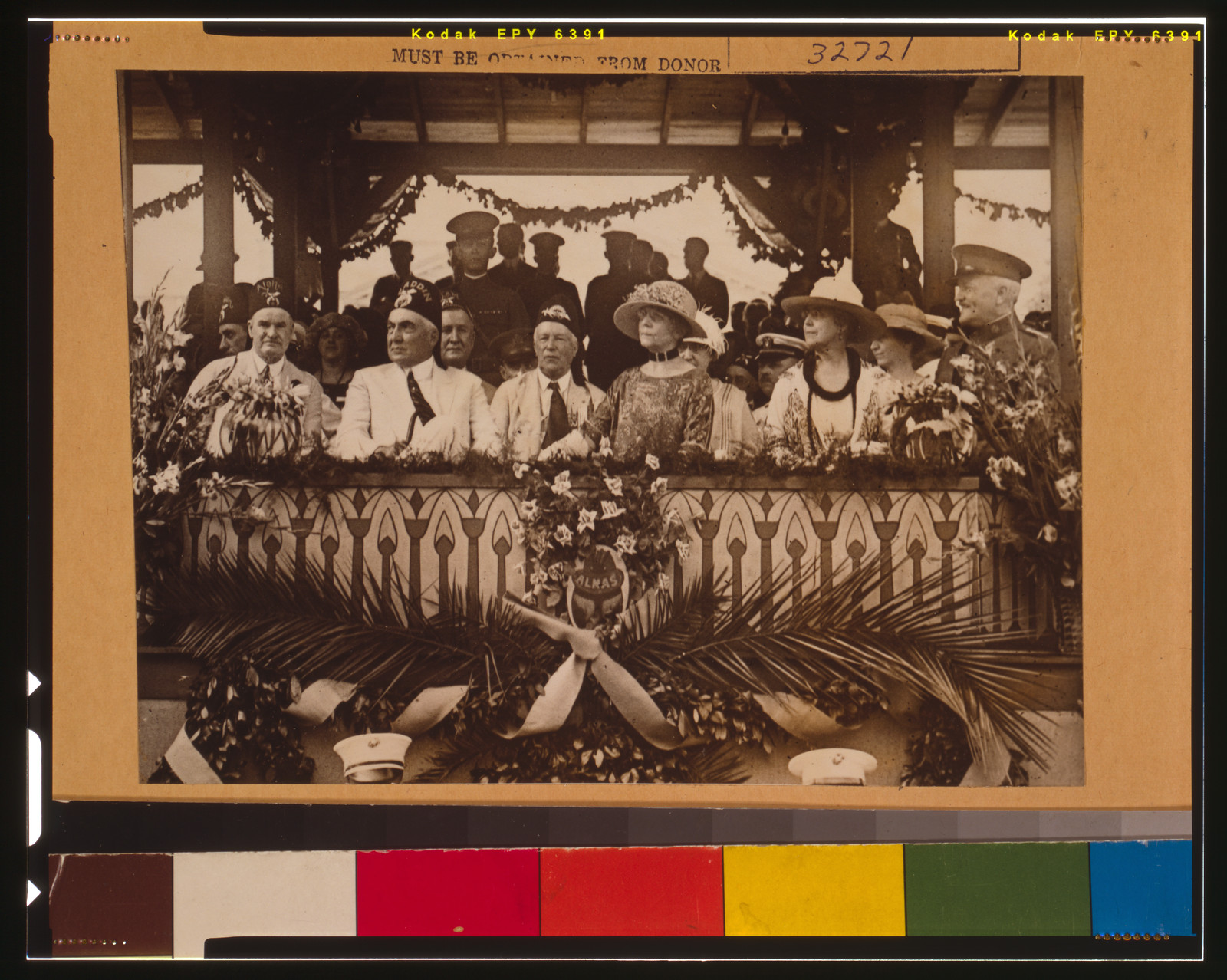 Noble Warren G. Harding witnesses Shrine parade, 1923 — historic photograph
