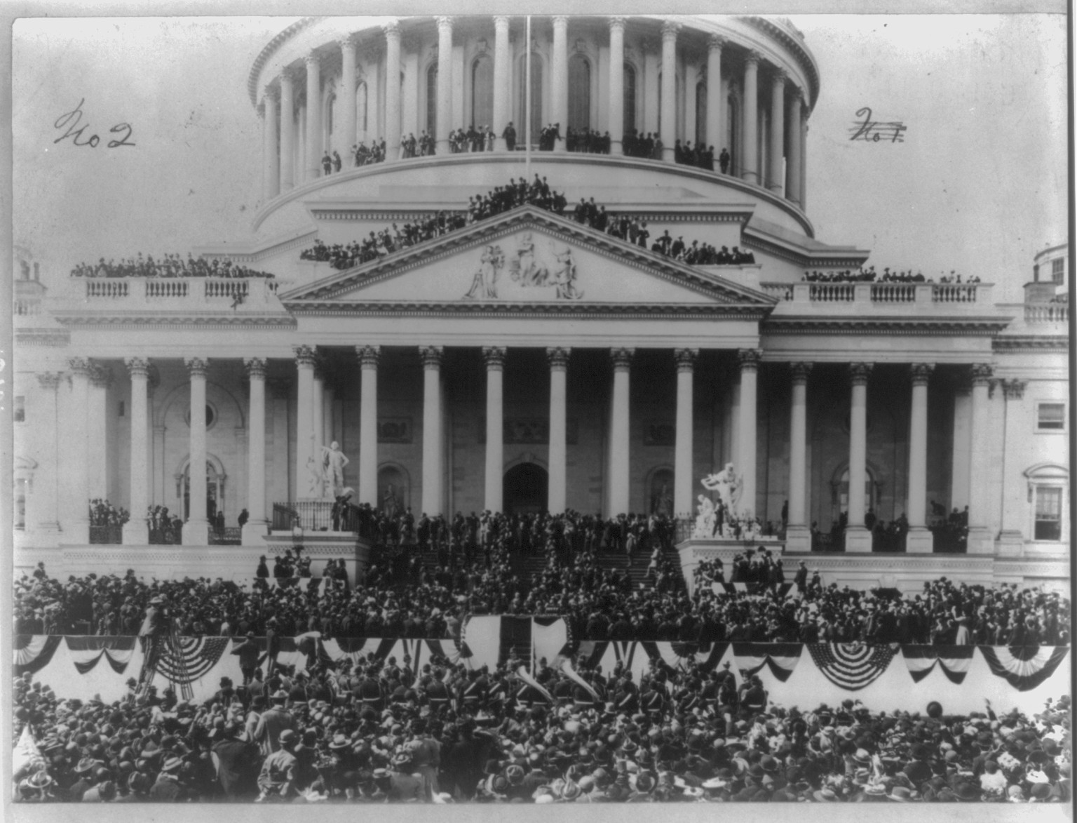 [D.C. Wash. - Capitol - Pres. McKinley and Adm. Dewey descending Capitol steps to speakers platform at Dewey reception, Oct. 3, 1899] — historic photograph