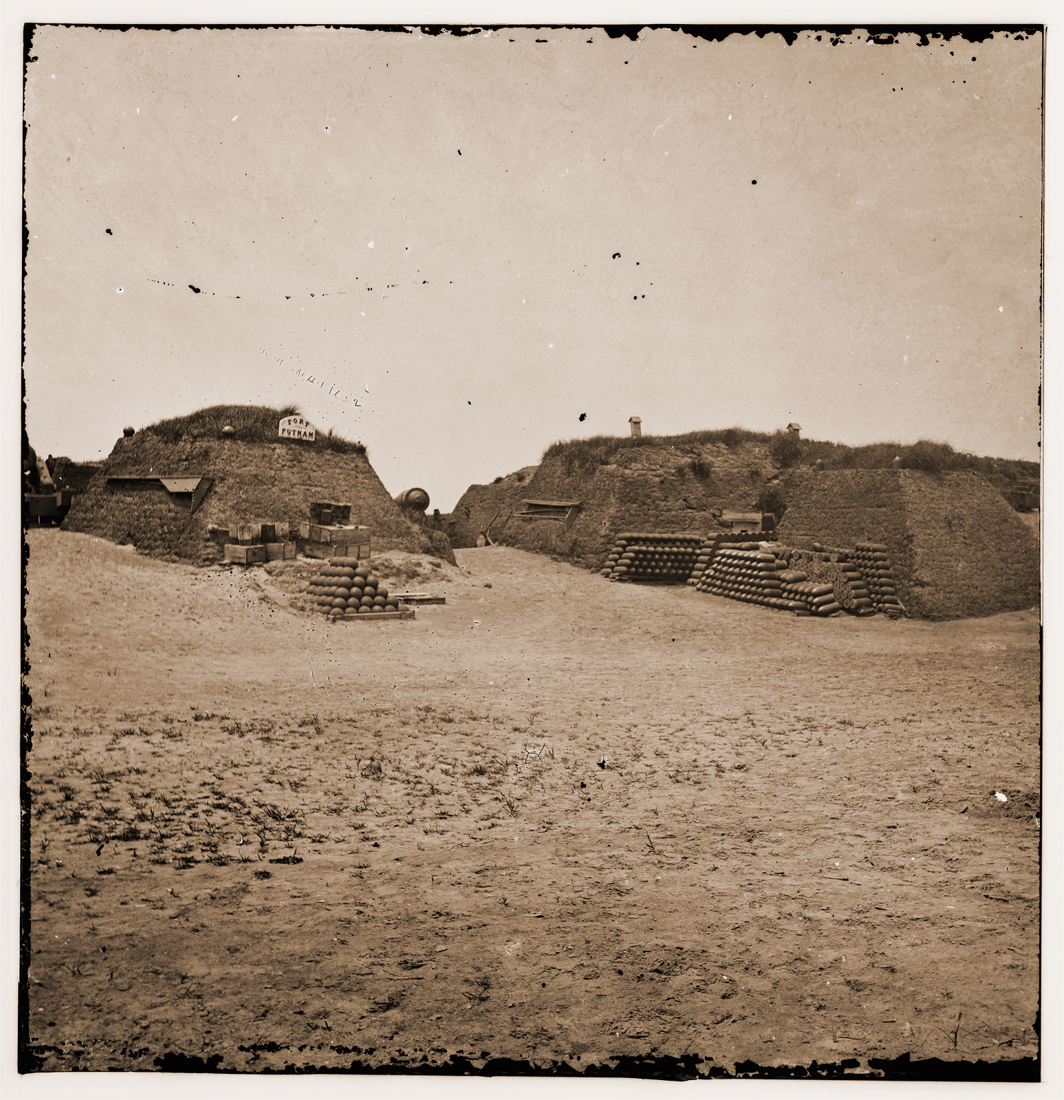 Charleston South Carolina (vicinity). Interior view of Fort Putnam. (Morris Island), 1865 — historic photograph