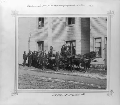 [The ready and alert position of the steam fire engine of the Fire Brigade]