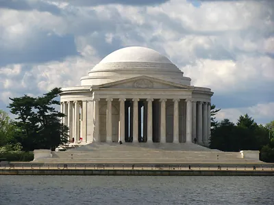 Thomas Jefferson Memorial, domed colonnade seen across water
