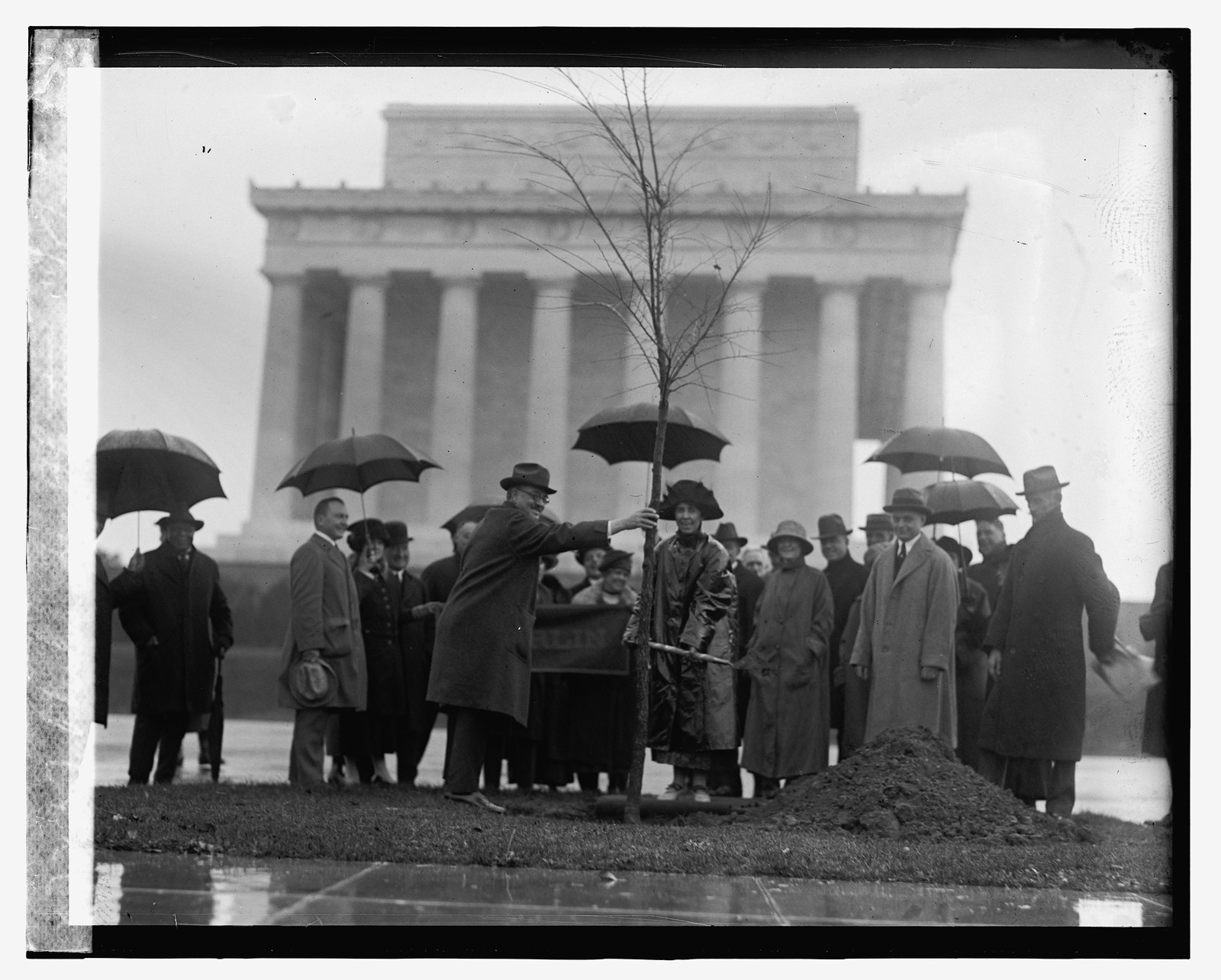 Oberlin tree planting, 11/5/23, [19]23 November 5. — historic photograph