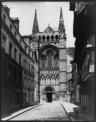 Lisieux - Portail Sud de l'Eglise Saint-Pierre
