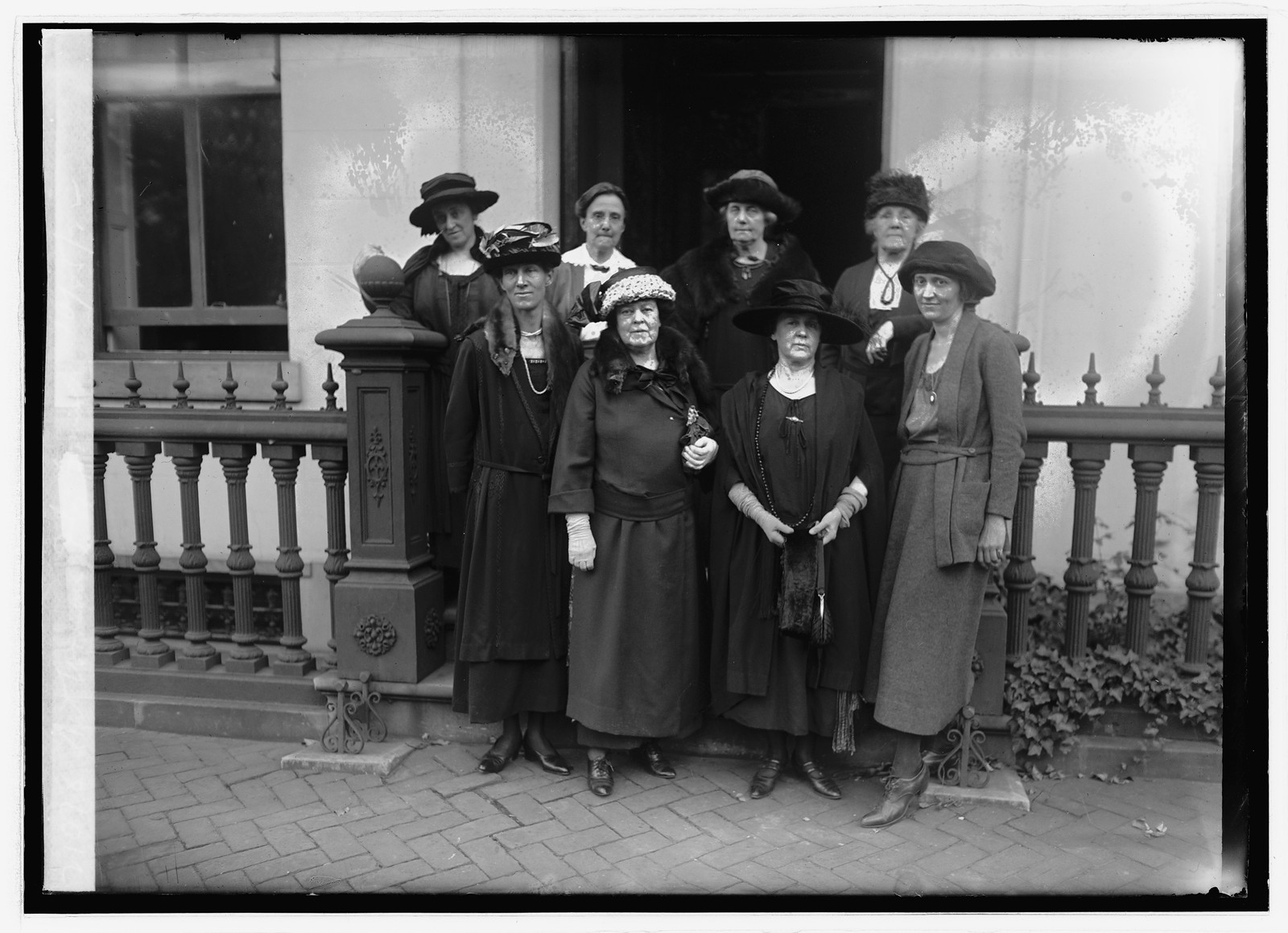 Nat. Women's Pty. group, 10/25/22, [19]22 October 25. — historic photograph