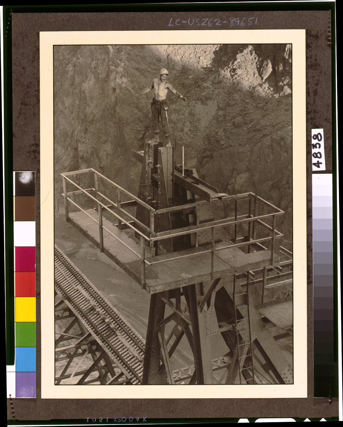 [Construction of Boulder Dam, Boulder City, Nevada: Rigger on cableway headtower during erection], 1934 — historic photograph
