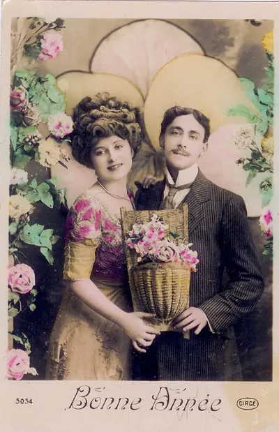 Bonne Année hand-colored postcard of a couple with flowers