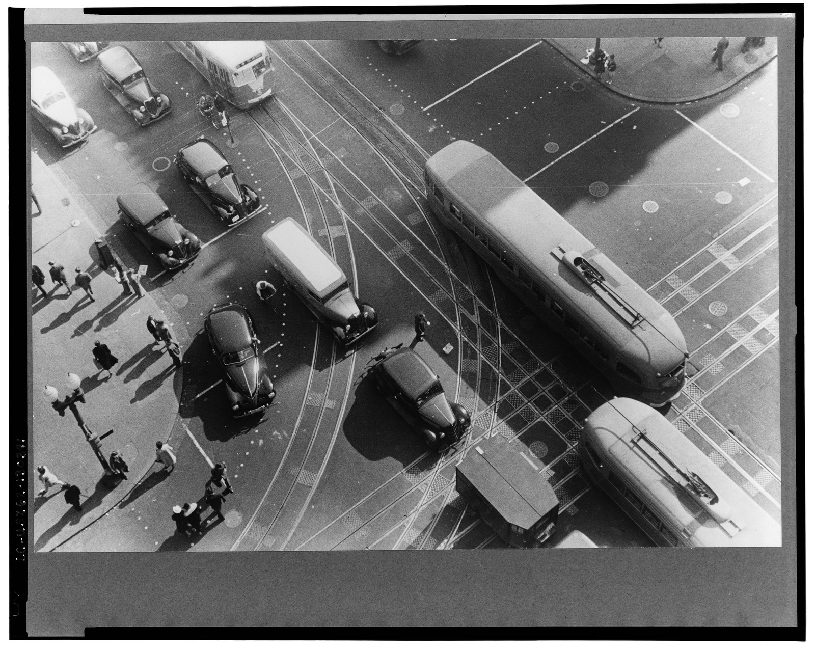 Washington, D.C. Aerial view of a street corner, in front of the Willard Hotel, at 14th Street and Pennsylvania Avenue showing pedestrians and rather dense traffic in autos and street cars, 1939 — historic photograph