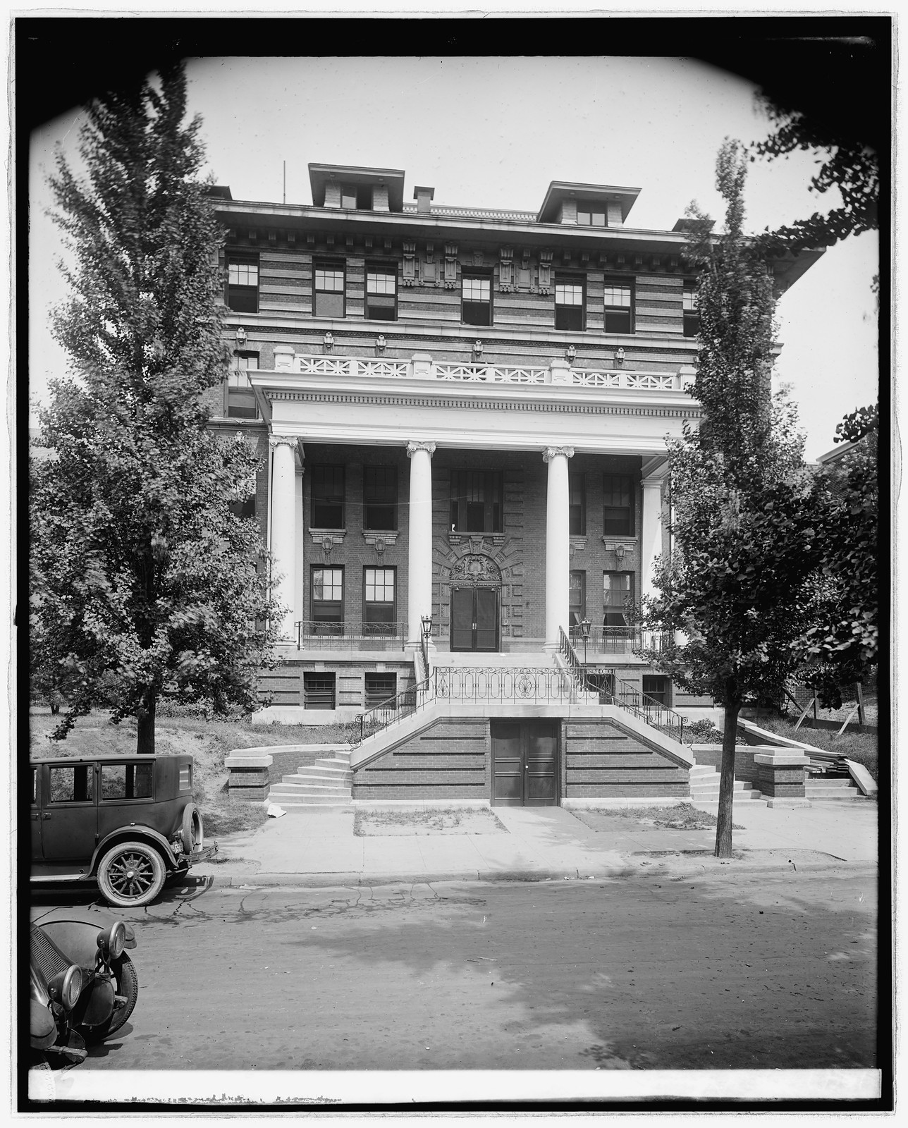 Homeopathic hospital, [Washington, D.C.], [between 1910 and 1926] — historic photograph