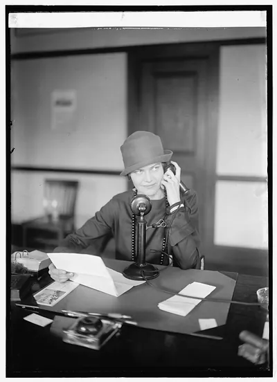Mrs. Wm. McMillian Adams at Dem. hdqrts., [10/3/24]
