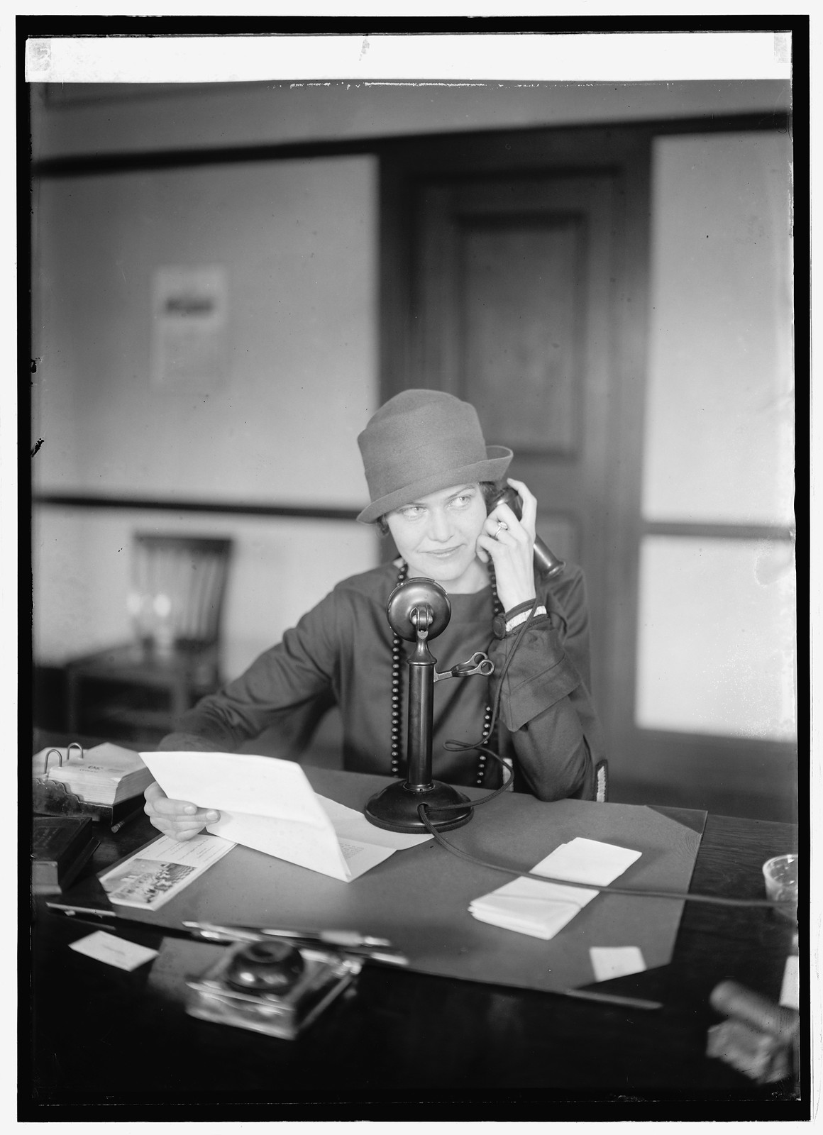 Mrs. Wm. McMillian Adams at Dem. hdqrts., [10/3/24], [1924 October 3] — historic photograph