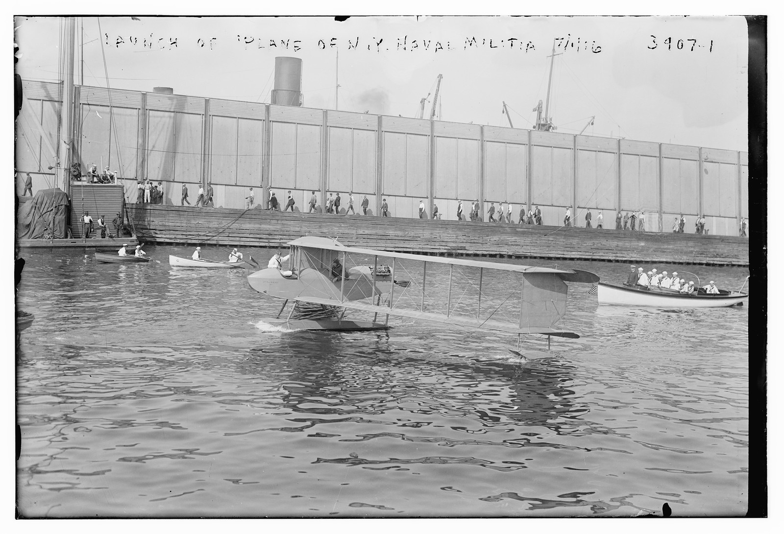 Launch of plane on N.Y. Naval militia, 1916, 1916 — historic photograph