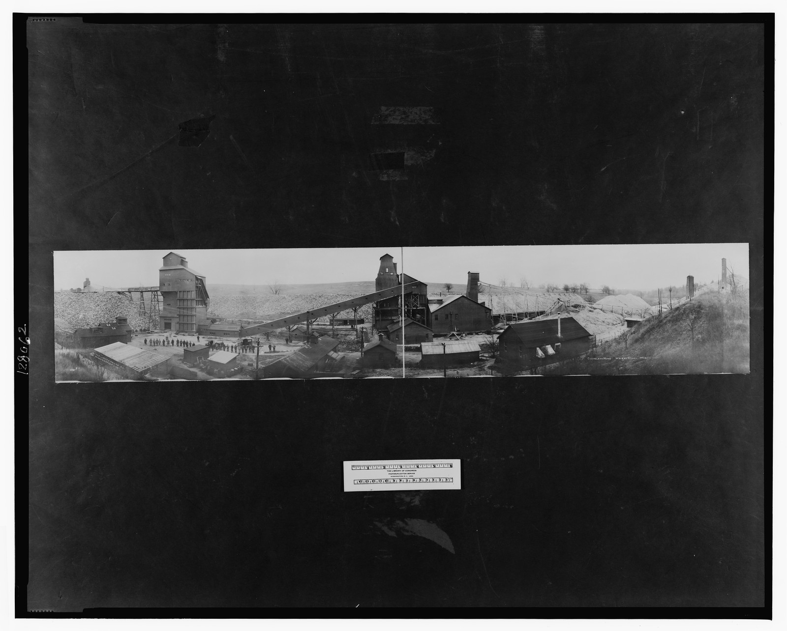 Cleveland Mine, Hazel Green, Wis., c1915. — historic photograph