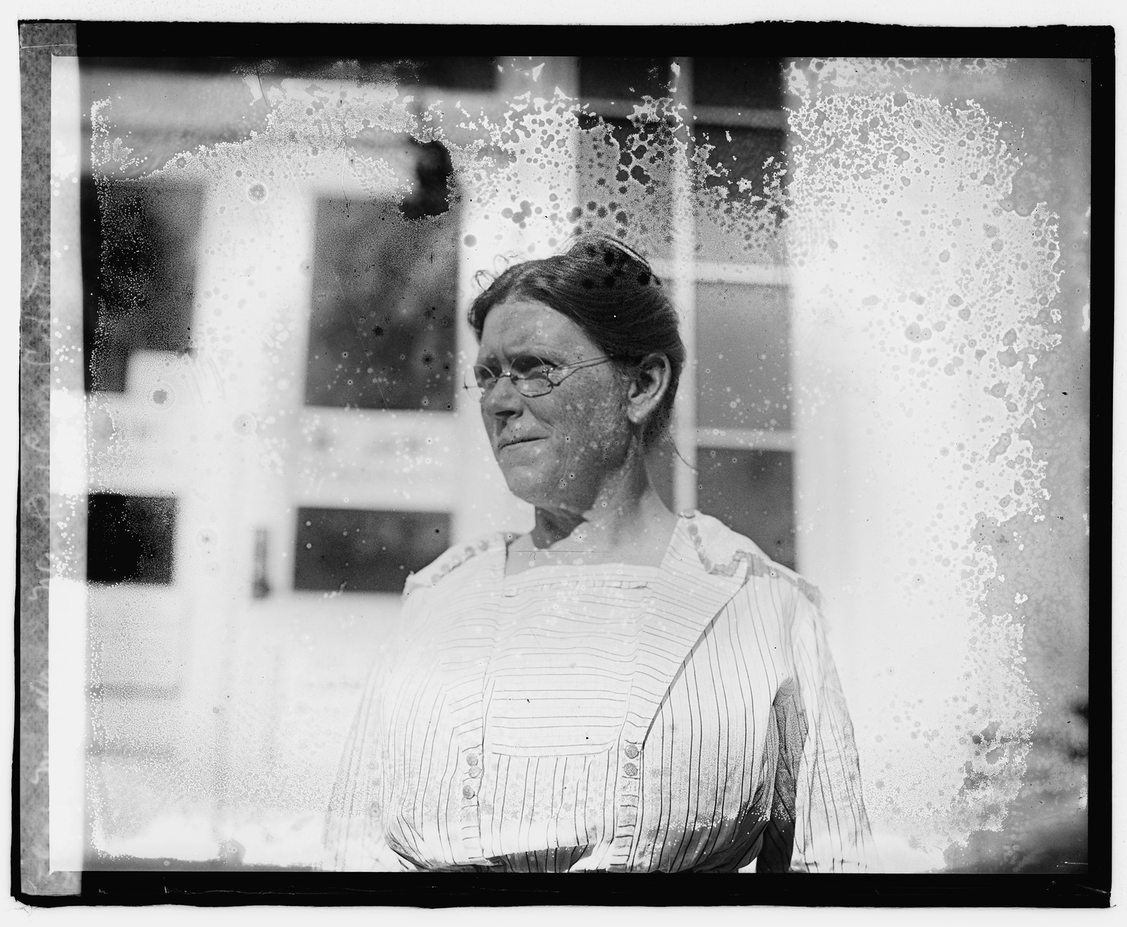 Mrs. Clears, Mgr. Red Cross cafeteria, [between 1918 and 1920] — historic photograph