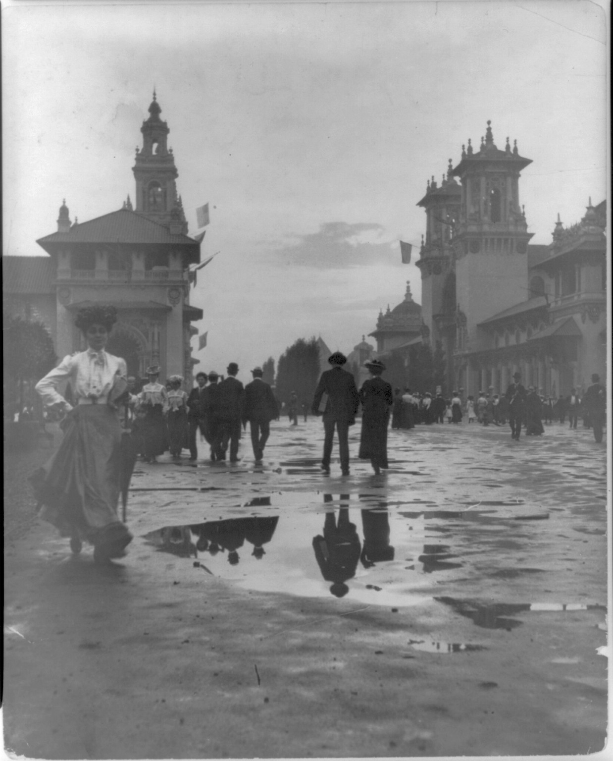 [Looking down Midway after a rain, Louisiana Purchase Exposition, 1904?], [1904?] — historic photograph