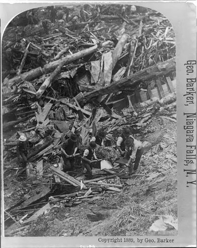 The Johnstown Calamity [Johnstown, Pa. Flood, 1889]: Carrying body out of the wreck