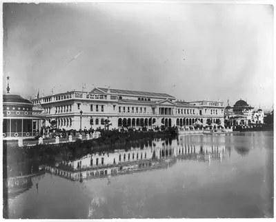 [Woman's Building, World Columbian Exposition, Chicago, Ill. View from across water]