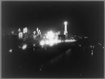 Woolworth Building, New York City, by Sperry searchlight