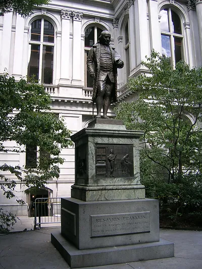Bronze statue of Benjamin Franklin on a granite pedestal
