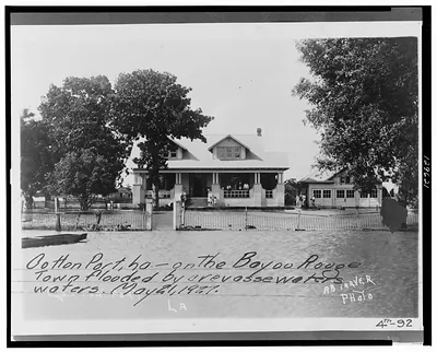 Cotton Port, La., on the Bayou Rogue - town flooded by crevasse waters / A.B. Tarver photo.