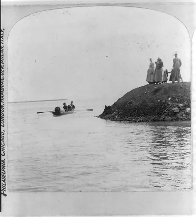 Niagara. The barrell [sic] with its human freight on the way to the dreadful trip