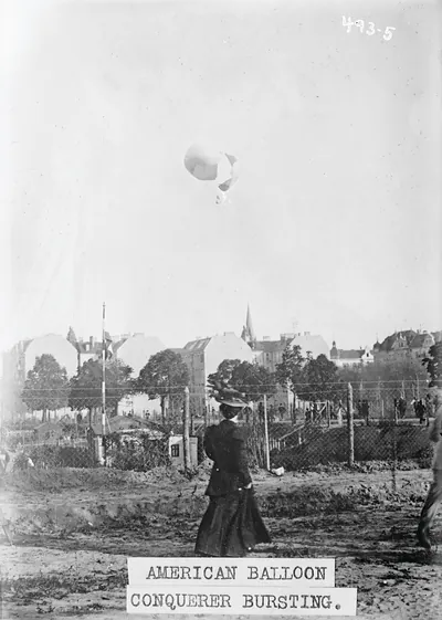 Balloon race, American balloon "Conqueror" bursting aloft, Berlin