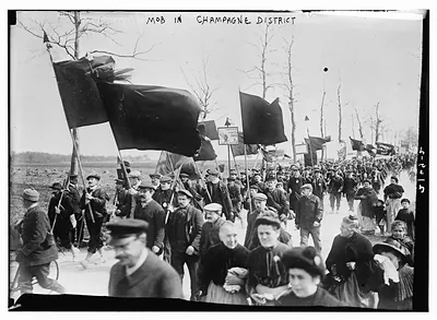 Mob in Champagne district
