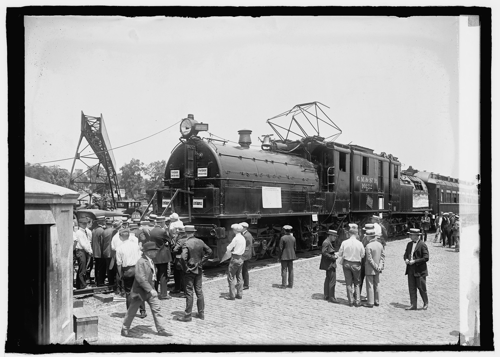 Largest electric locomotive in world, 6/25, [1924] June 25. — historic photograph