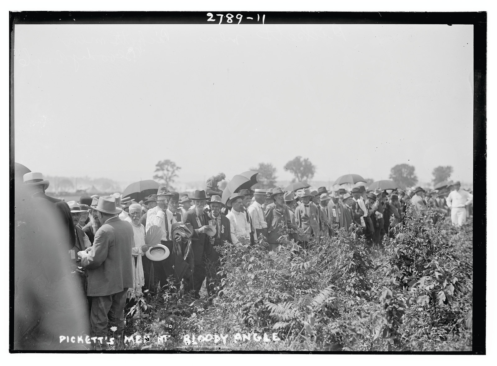 Pickett's men at the Bloody Angle, Gettysburg — historic image