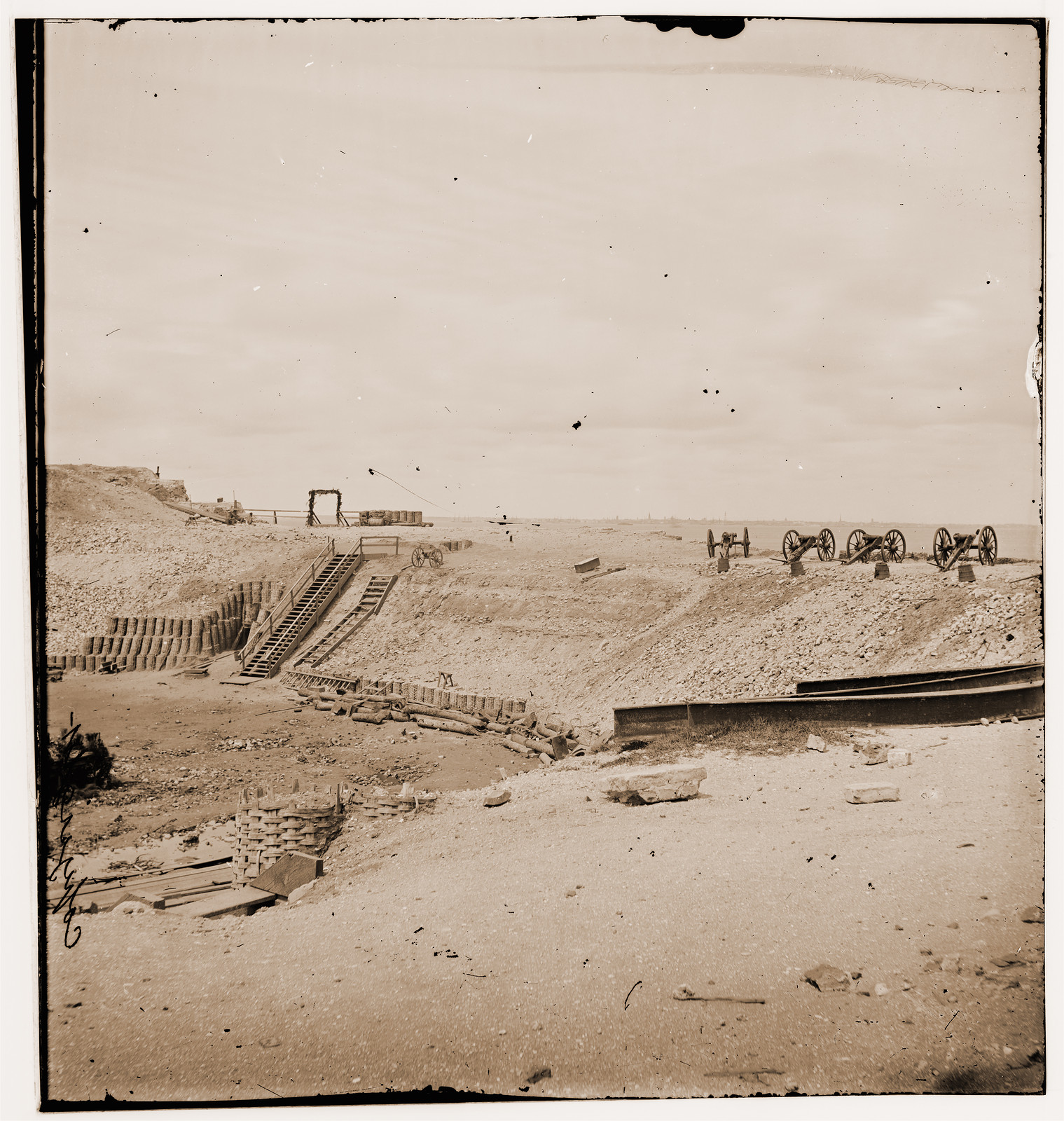 Charleston South Carolina. Interior view of Fort Sumter on the occasion of the rais, 1865 — historic photograph