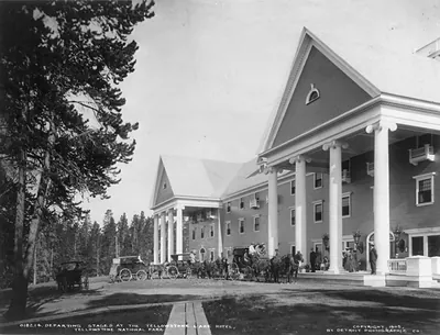Yellowstone National Park: Departing stages at the Yellowstone Lake Hotel