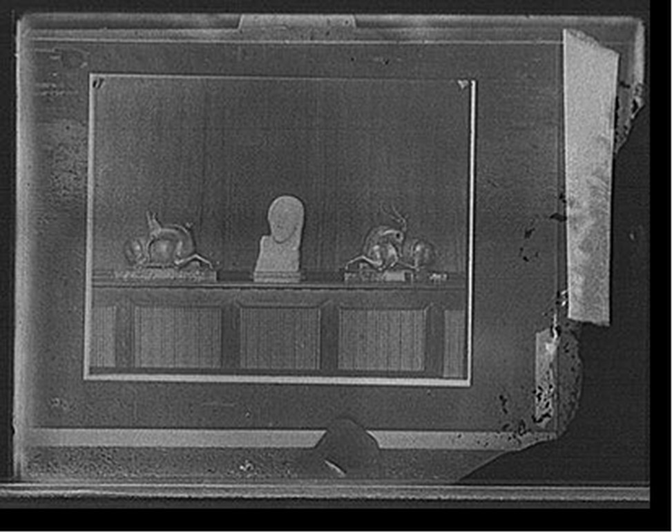 Sculpture, courtyard, and artifacts, Detroit Institute of Art [Detroit Museum of Art], Mich., [between 1920 and 1930] — historic photograph