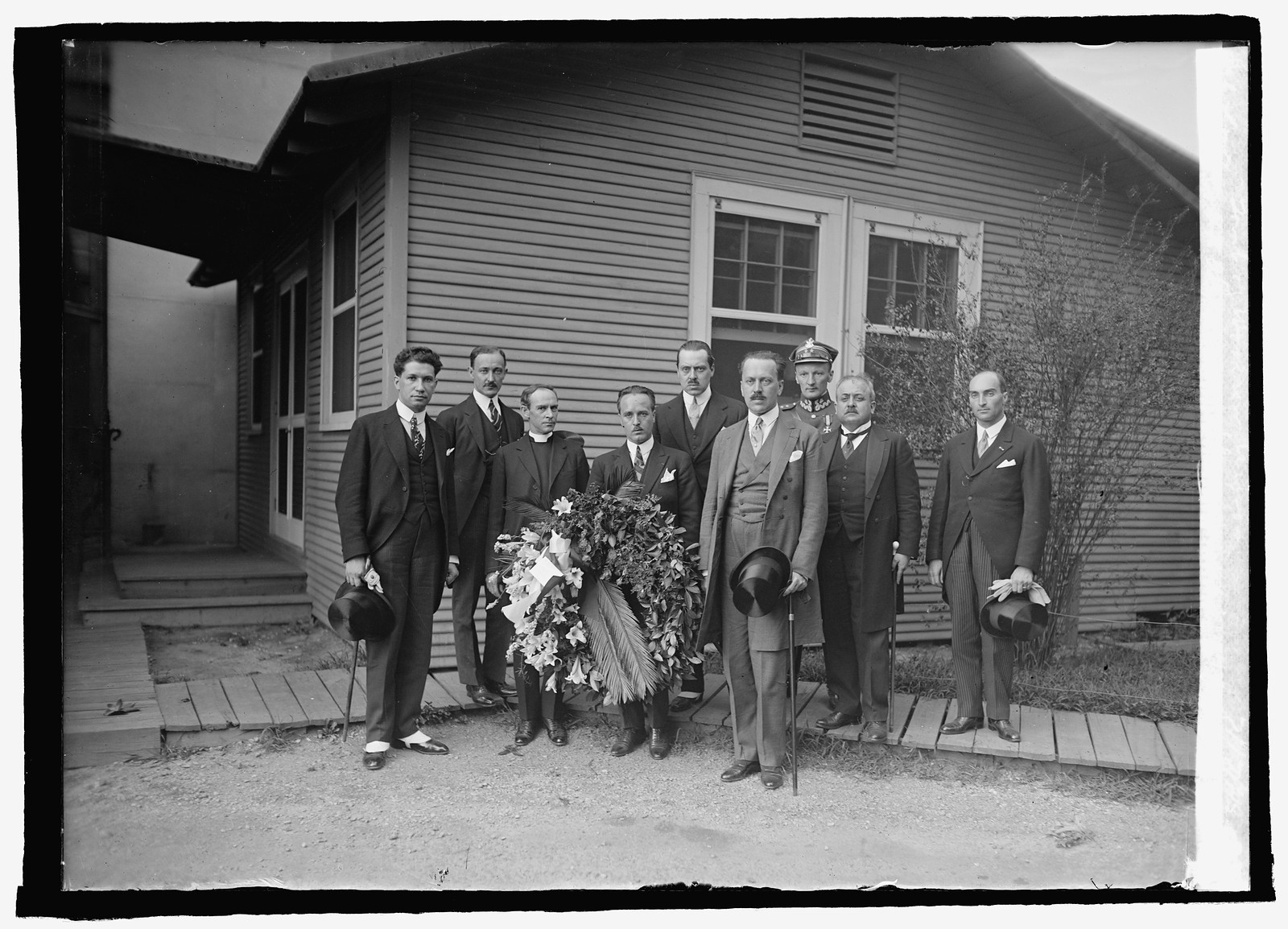 Count Alexander Skrzynski of Poland at Tomb of Woodrow Wilson, 7/17/25, [19]25 July 17. — historic photograph