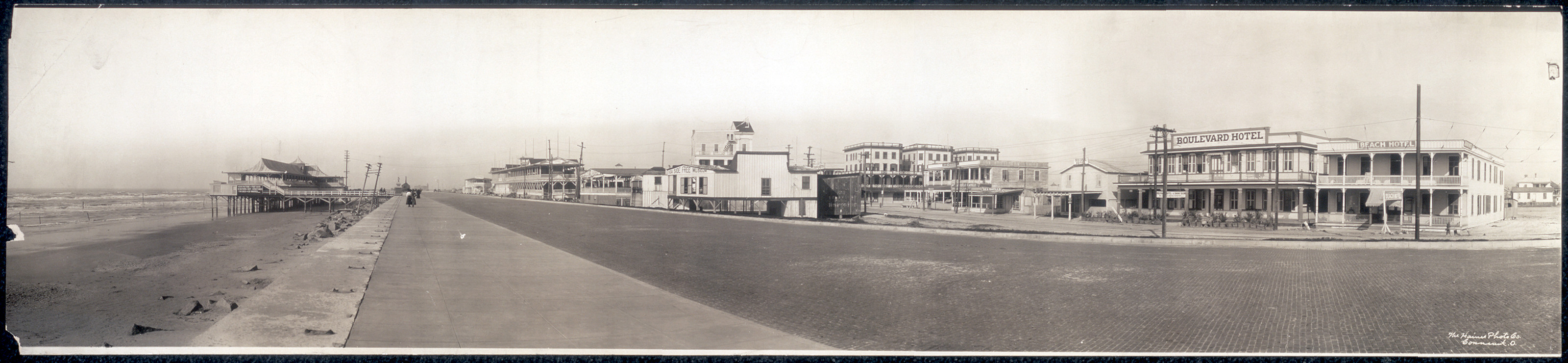 Beach & boulevard, Galveston, Texas, 1910, 1910 — historic image