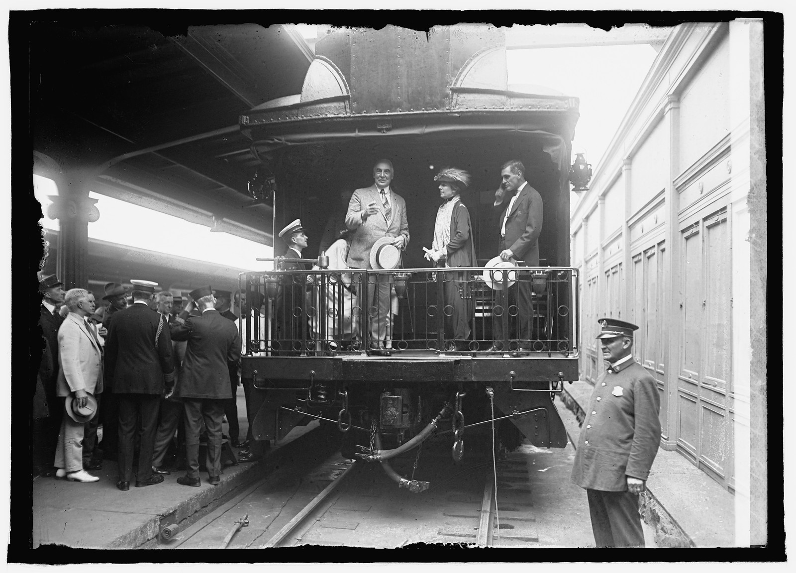 Pres. & Mrs. Harding & Geo. Christian, 6/20/23, [19]23 June 20. — historic photograph