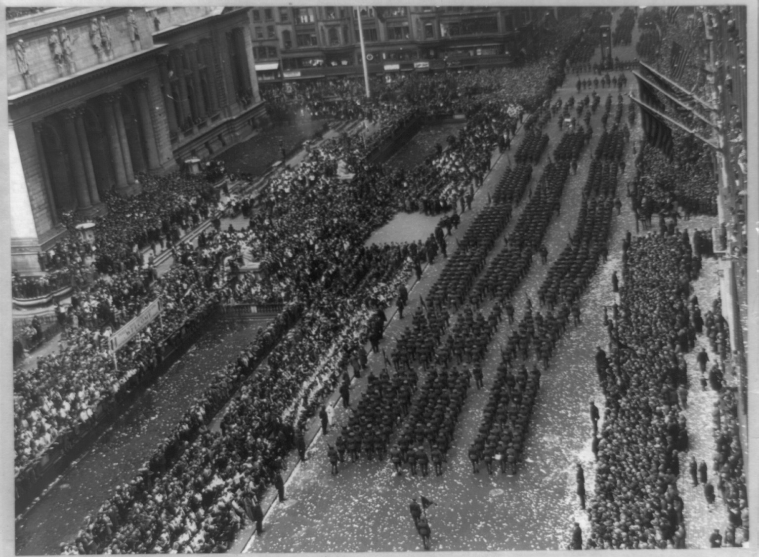 New York gives rousing welcome to Bremen heroes, [1928] — historic photograph