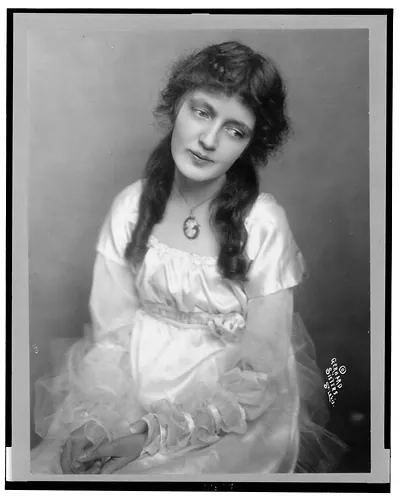 [Mary Kean, half-length portrait, seated, facing front with head tilted to the right] / Gerhard Sisters, St. Louis.
