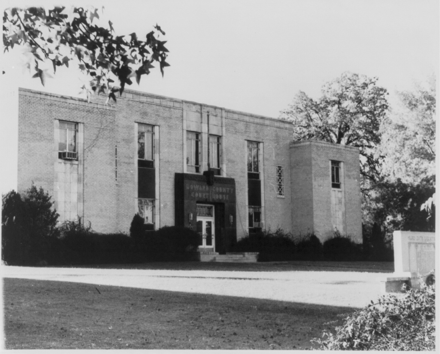 [Arkansas courthouses]: Nashville, Howard County, [no date recorded on caption card] — historic photograph