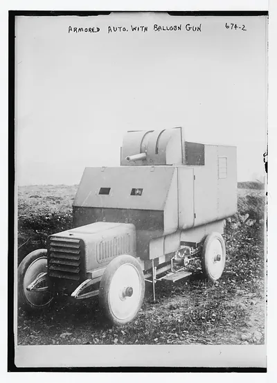 Armoured automobile, with balloon gun