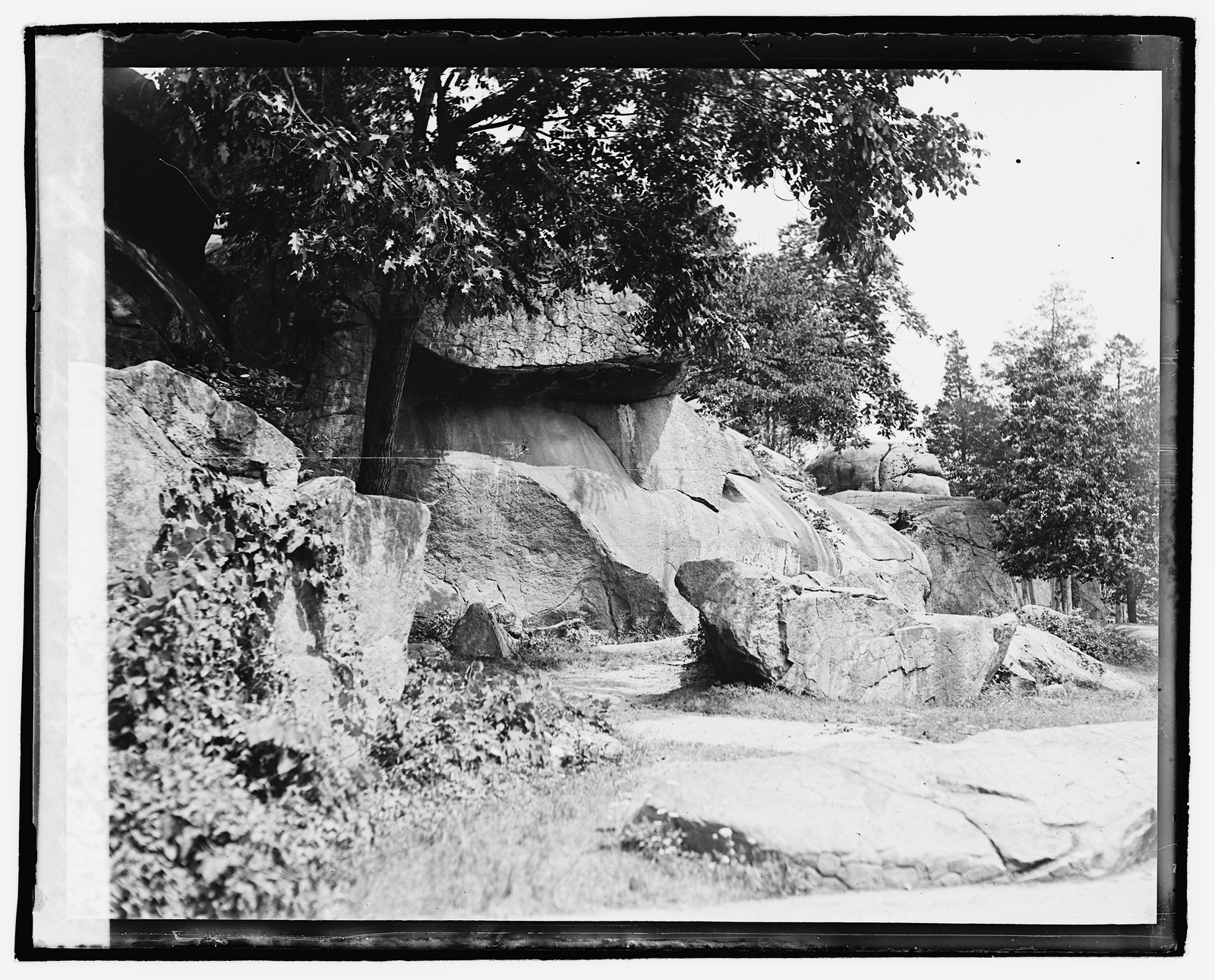 Devils Den, Gettysburg, Pa., [1920] — historic photograph
