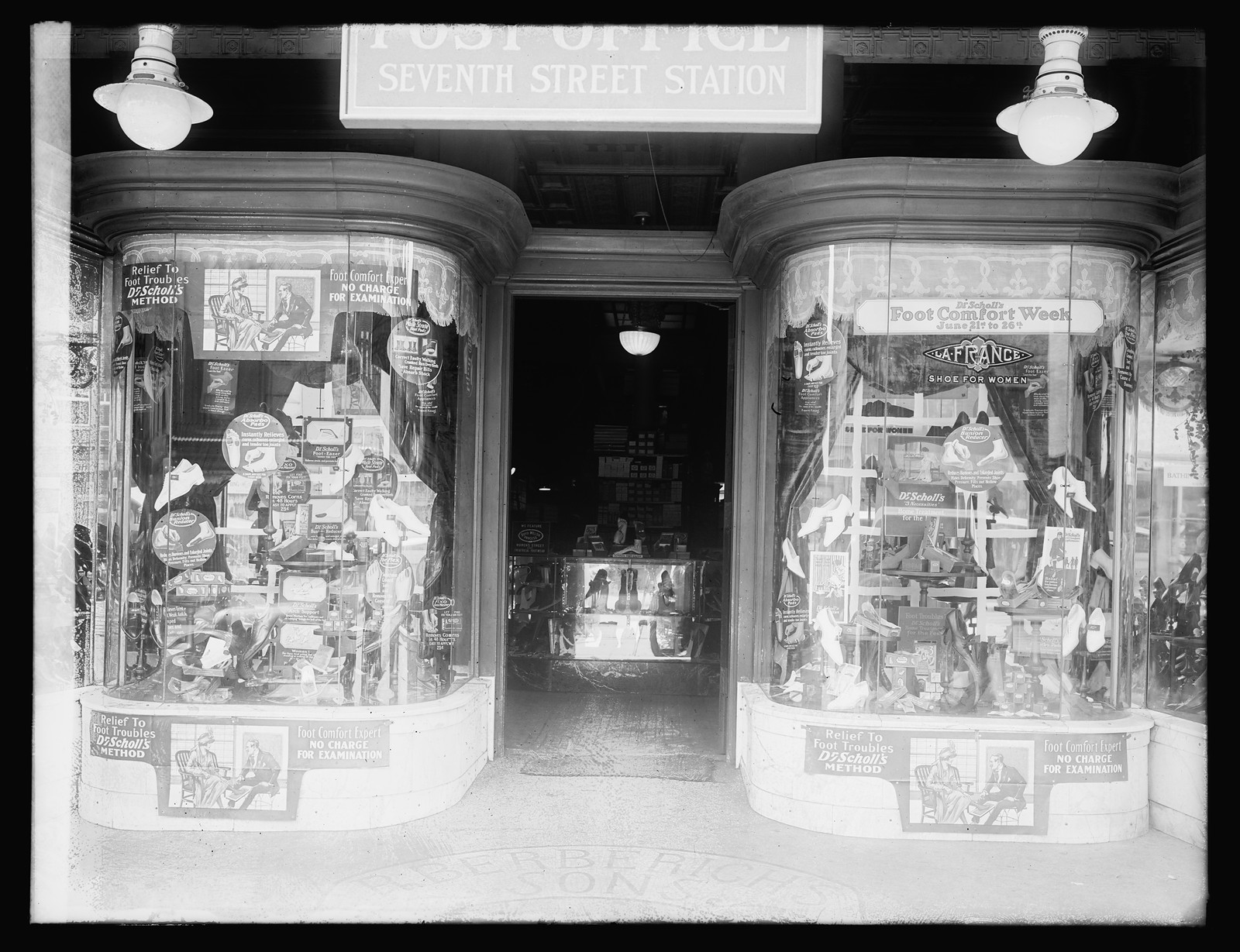 Berbench, 7 St., [Washington, D.C.], store window, [ca. 1920] — historic photograph