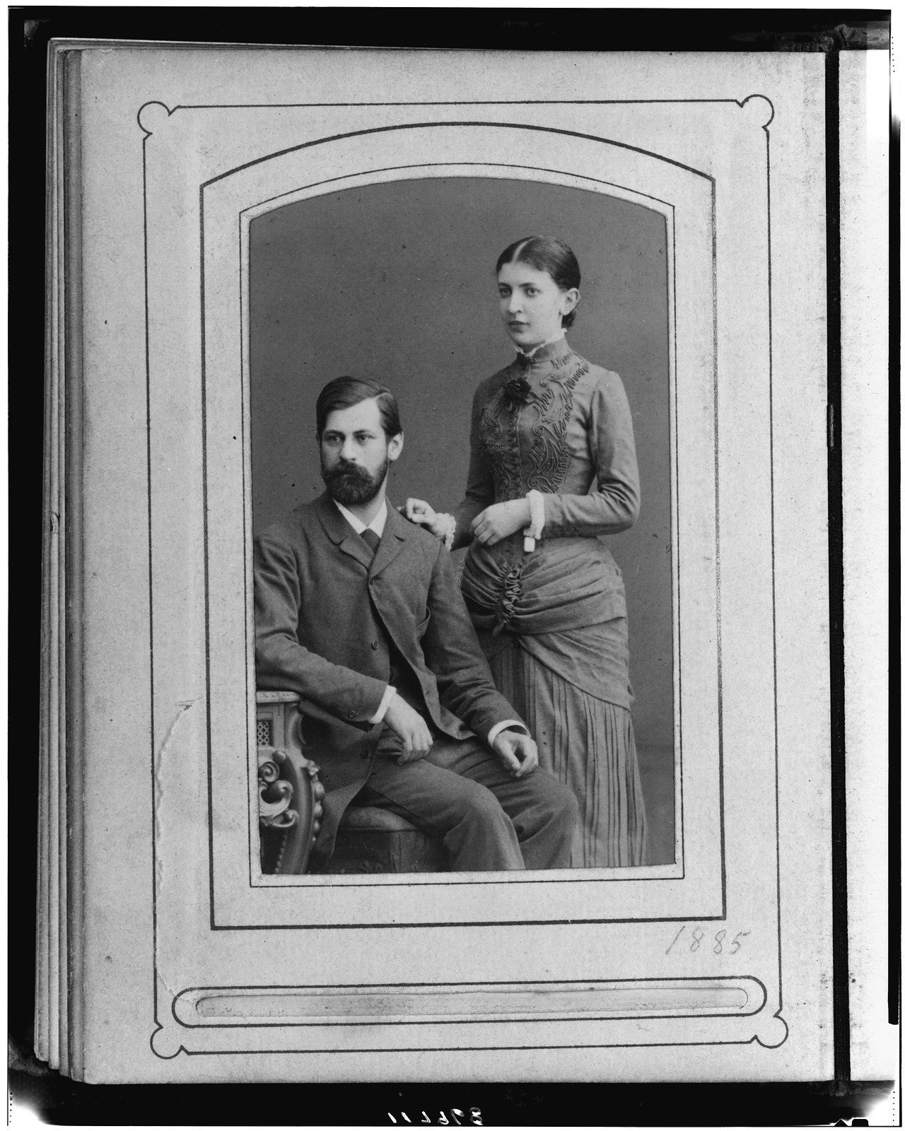 [Sigmund Freud and his wife, Martha (Bernays), three-quarter length portrait, facing left], [1885 June] — historic photograph