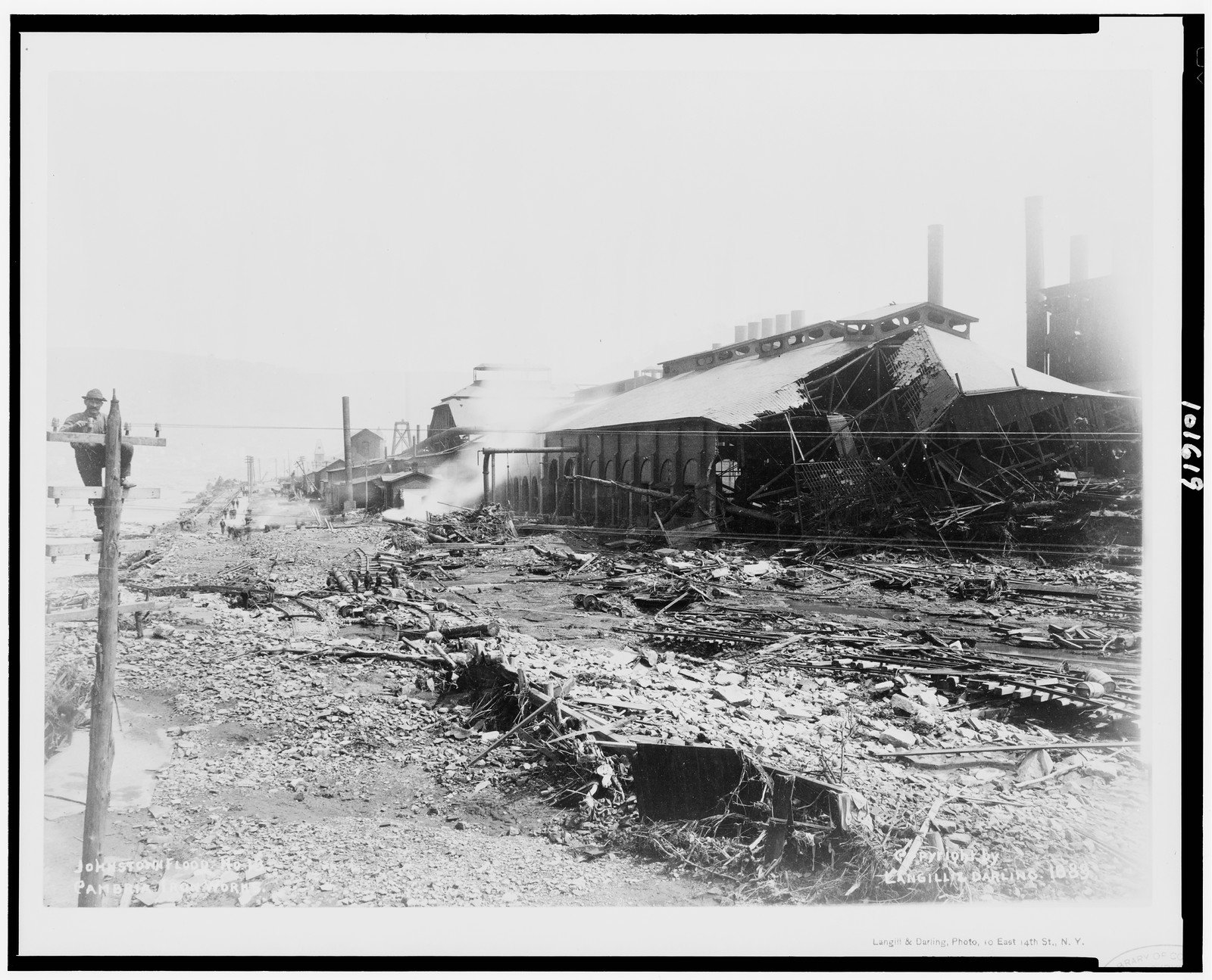 Johnstown flood, Cambra iron works / Langill & Darling, photo, N.Y., c1889. — historic photograph