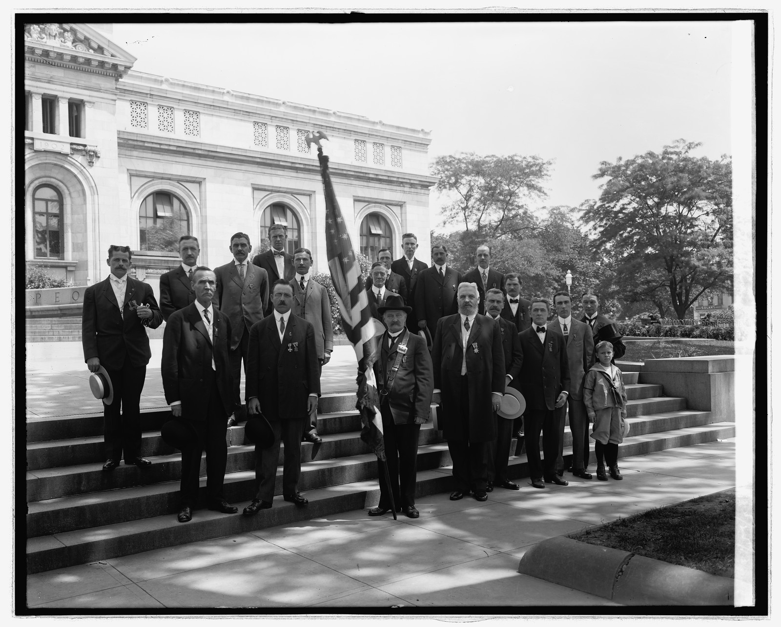 Spanish Way Veterans' group at Pub. Library, 5/25/13, [19]13 May 25. — historic photograph