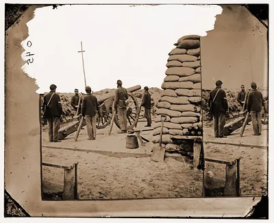 Charleston South Carolina (vicinity). Gun with crew on Morris Island
