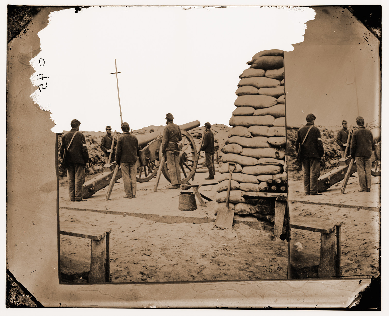 Charleston South Carolina (vicinity). Gun with crew on Morris Island, 1865 — historic photograph