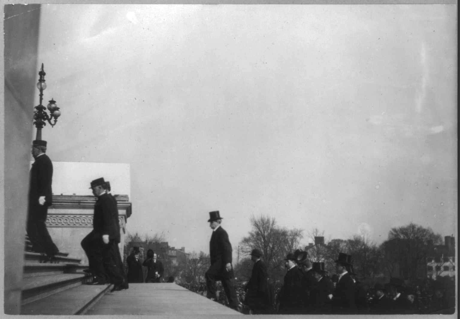 [Theodore Roosevelt's inauguration: Roosevelt entering Capitol], c1905. — historic photograph
