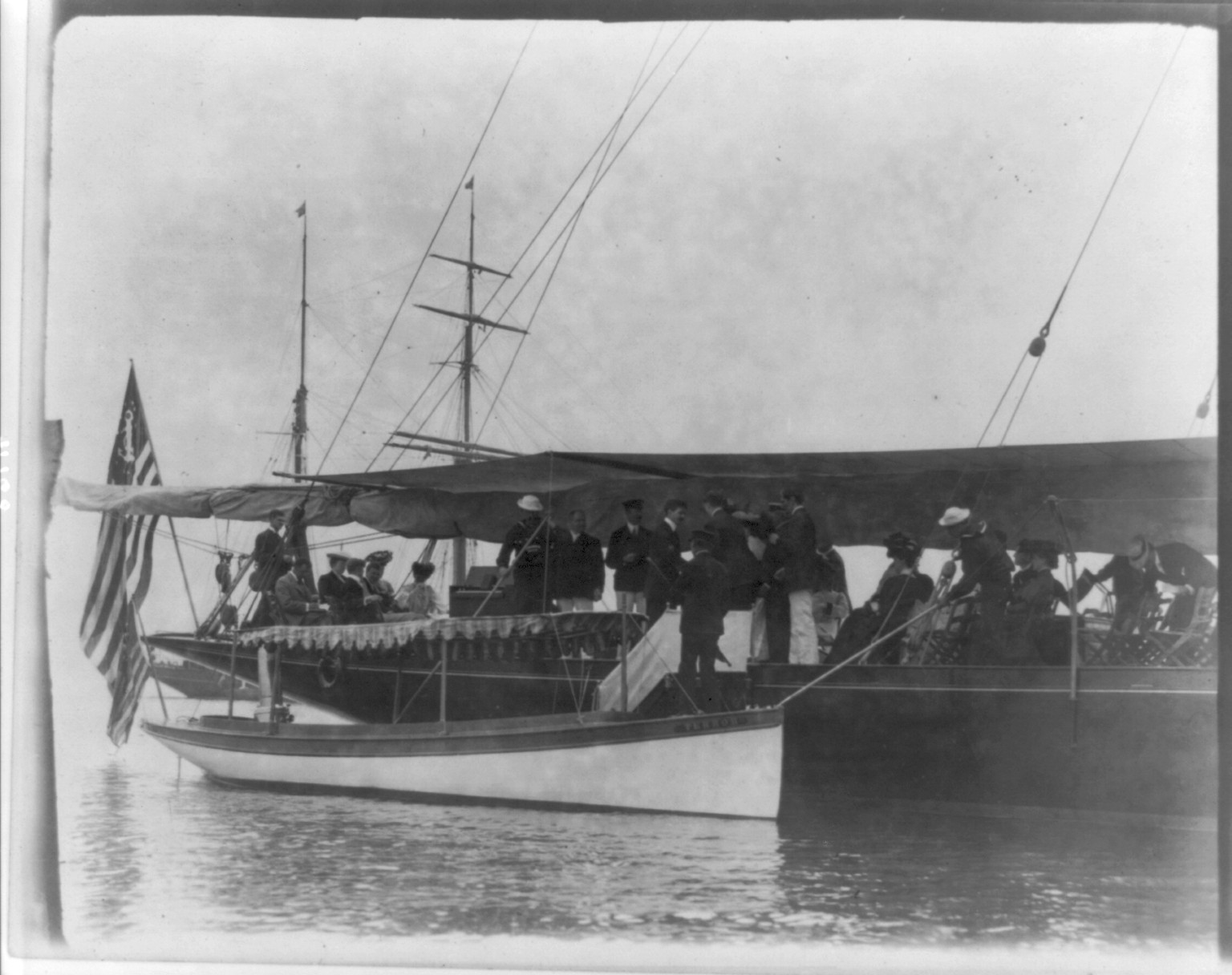 [Presidential yacht at Oyster Bay, L.I., 1905: guests boarding from launch], 1905 — historic photograph