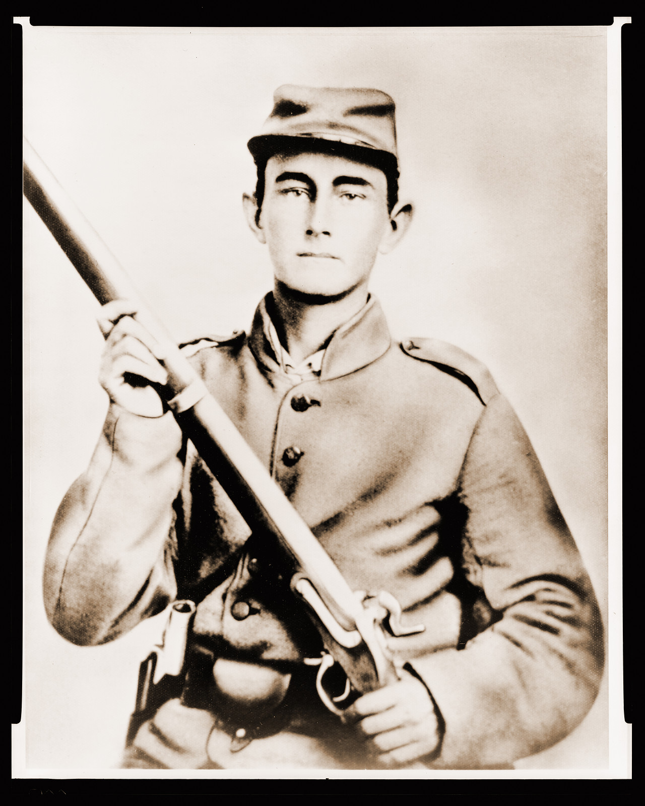 Enoch Hooper Cook Jr. Pvt Co. H. 38th Alabama Infantry C.S.A. half-length portrait, 1861 — historic photograph
