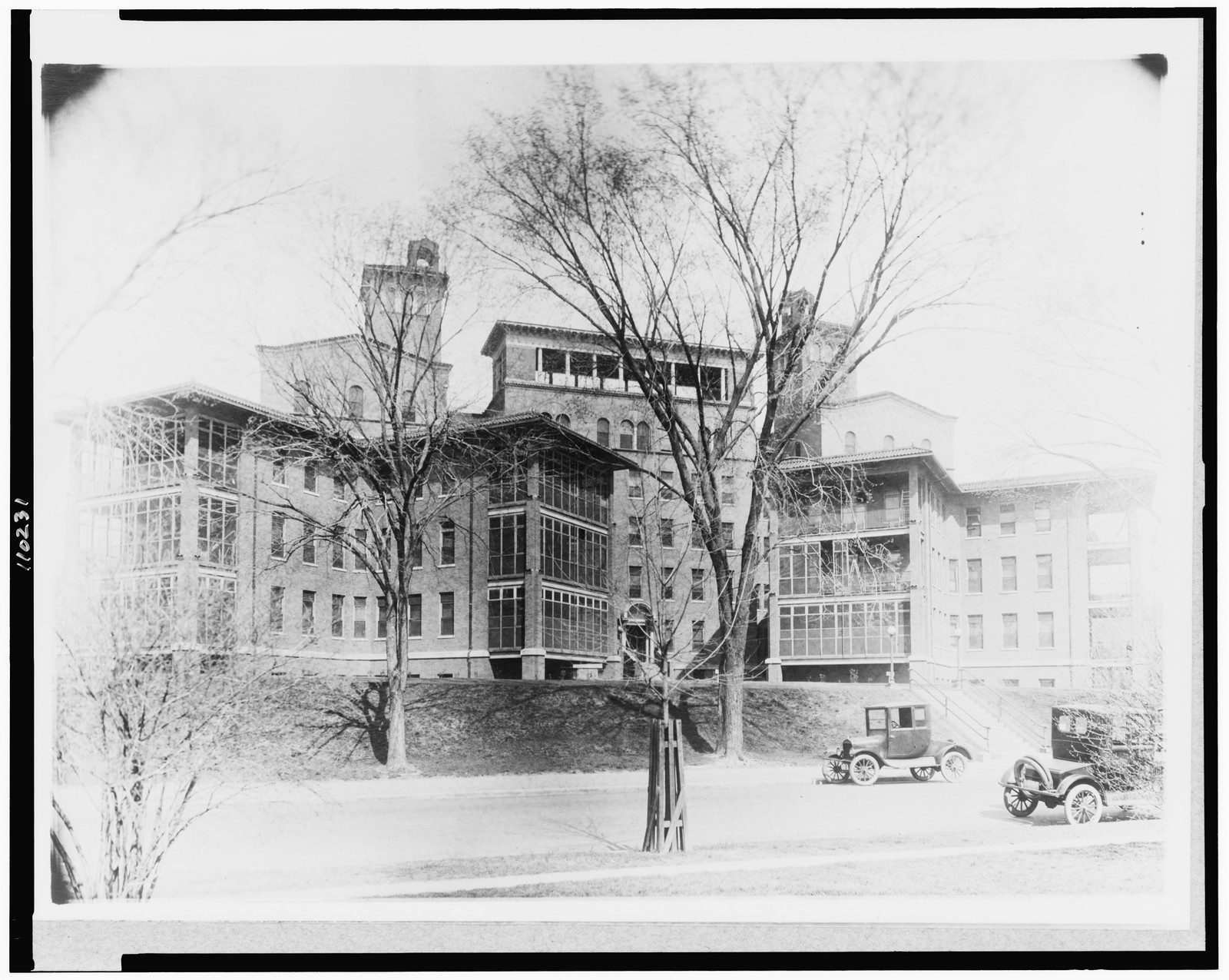 [Columbia Hospital, in the Washington, D.C., area], [between 1909 and 1932] — historic photograph